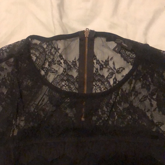 B’leev lace detail top - Picture 2 of 4
